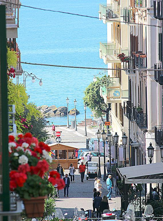 Casa Vacanze Velia Salerno Buitenkant foto