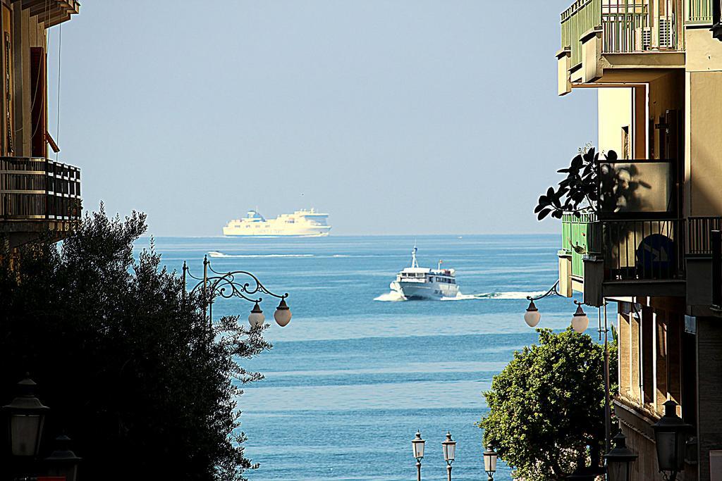 Casa Vacanze Velia Salerno Buitenkant foto