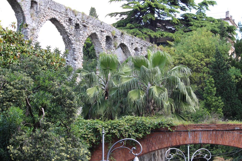 Casa Vacanze Velia Salerno Buitenkant foto