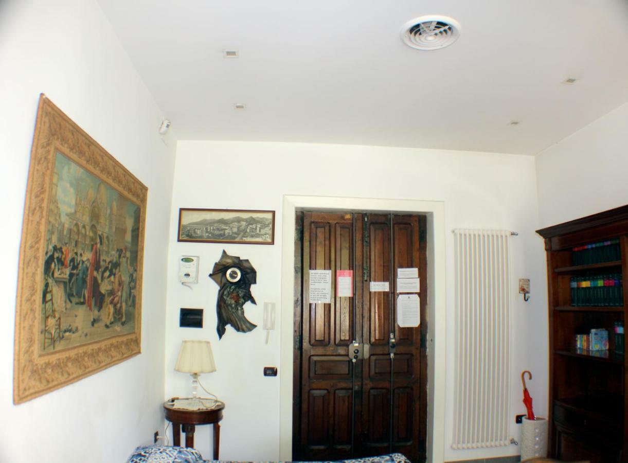 Casa Vacanze Velia Salerno Buitenkant foto